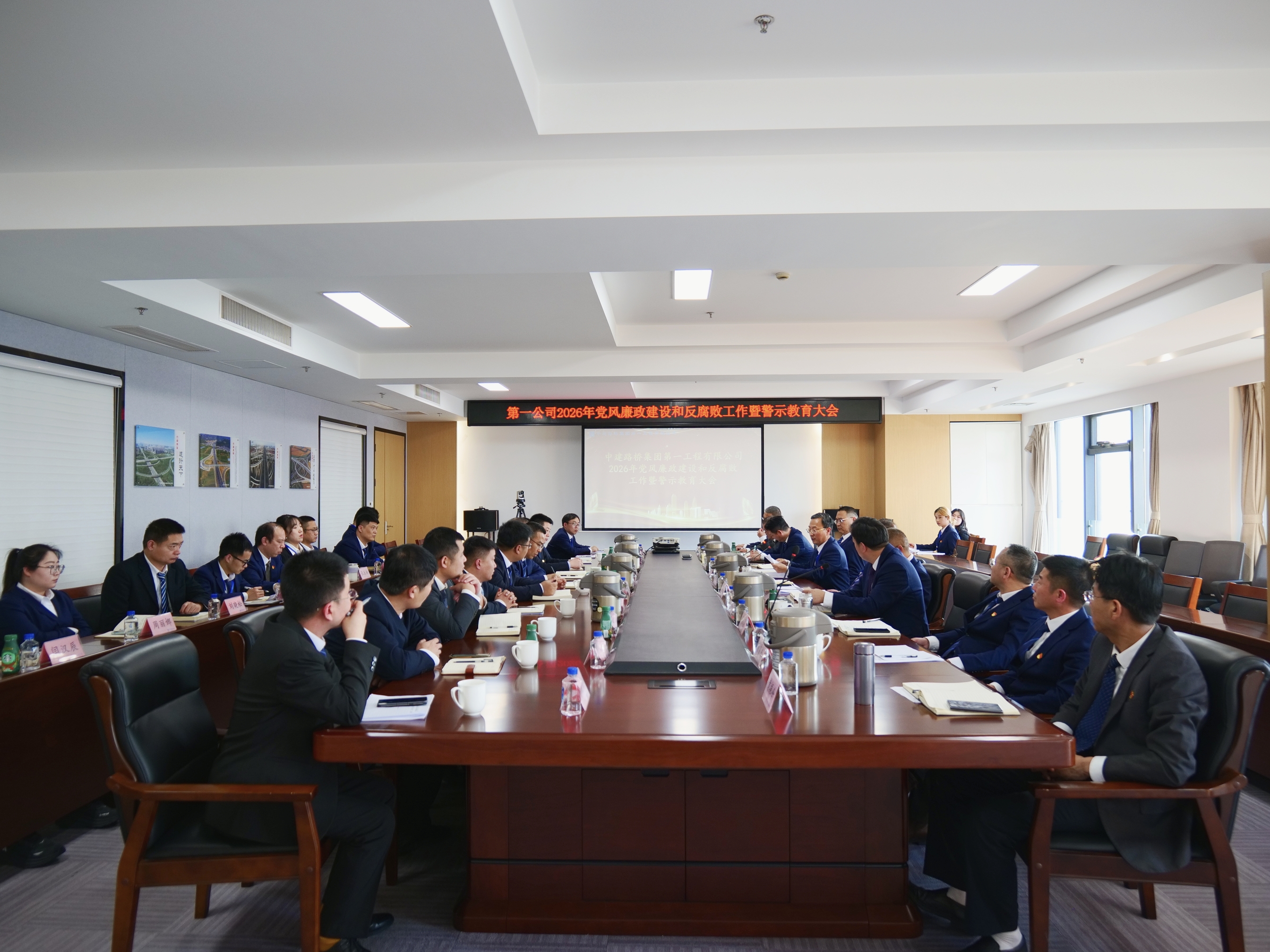 合影.jpg 合影.jpg