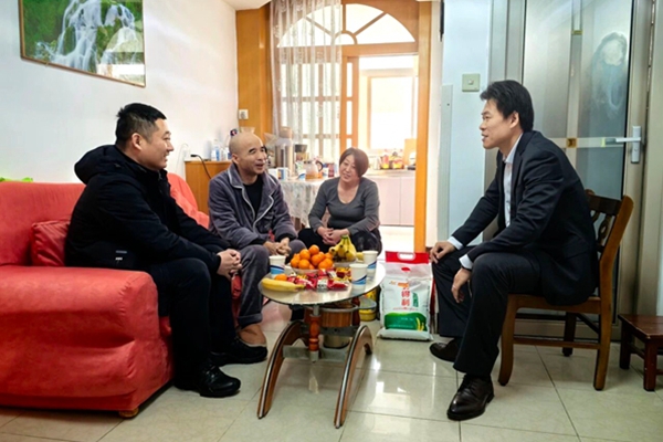 慰问1.jpg 慰问1.jpg