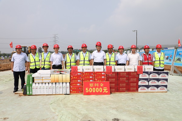 陈彦丰一行到雄安新区项目“送清凉”1.jpg 陈彦丰一行到雄安新区项目“送清凉”1.jpg