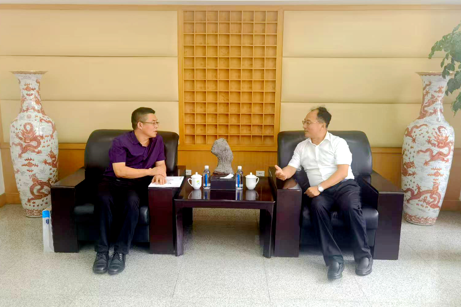 图片：赵文忠一行拜会天津市公路事业发展服务中心党委书记荣桂民、主任刘新杰.jpg